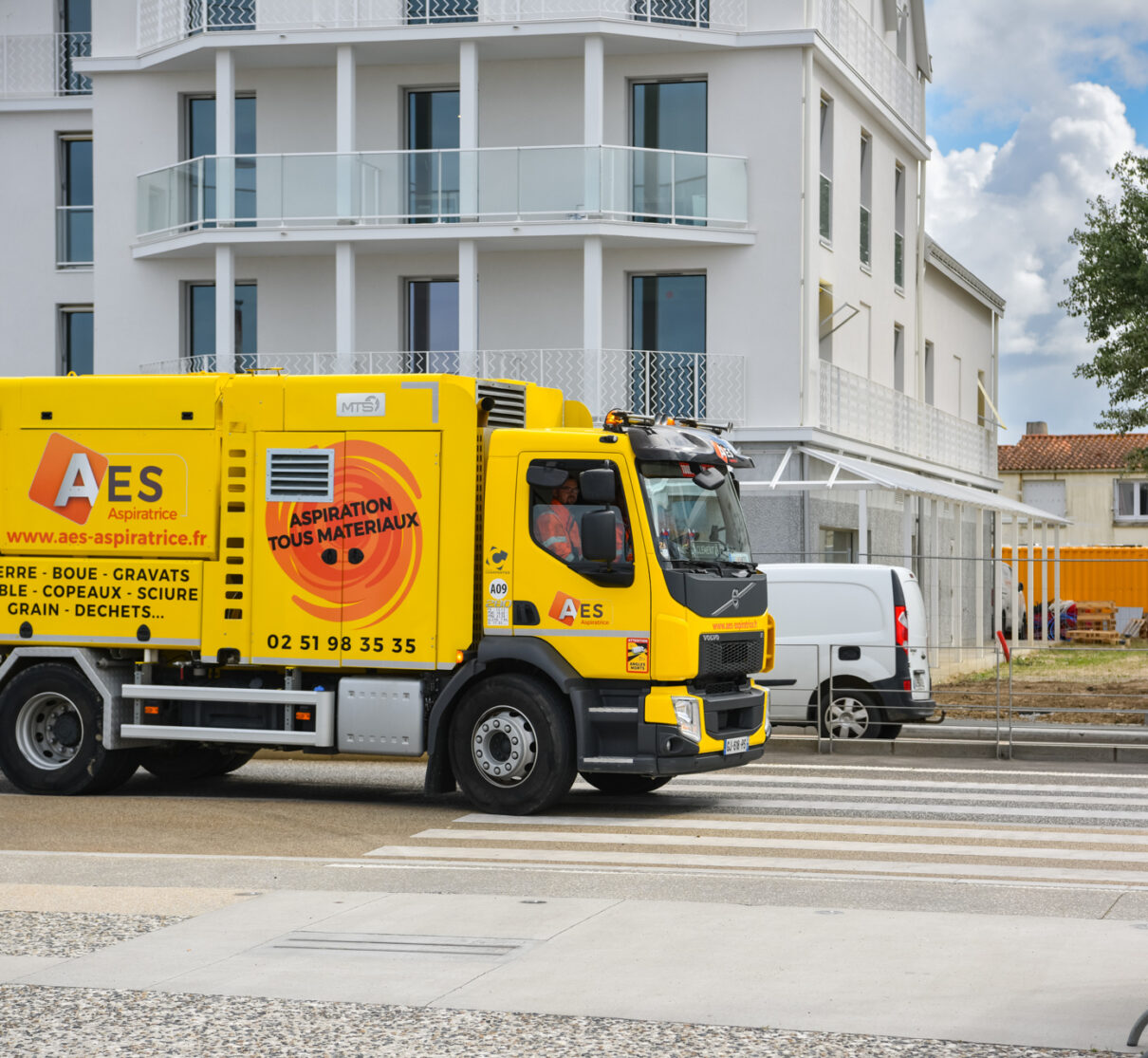 Camions AES aspiratrice - Groupe Charpentier